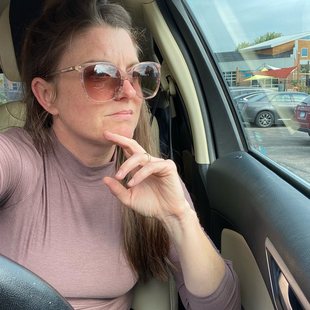 Meet your Posher, Kelly